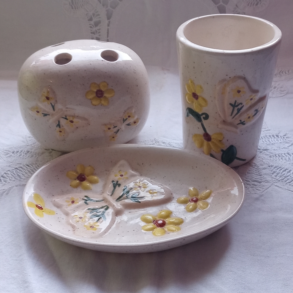 Vintage Bohemian 3 pc. Bathroom set.  One flaw in picture.